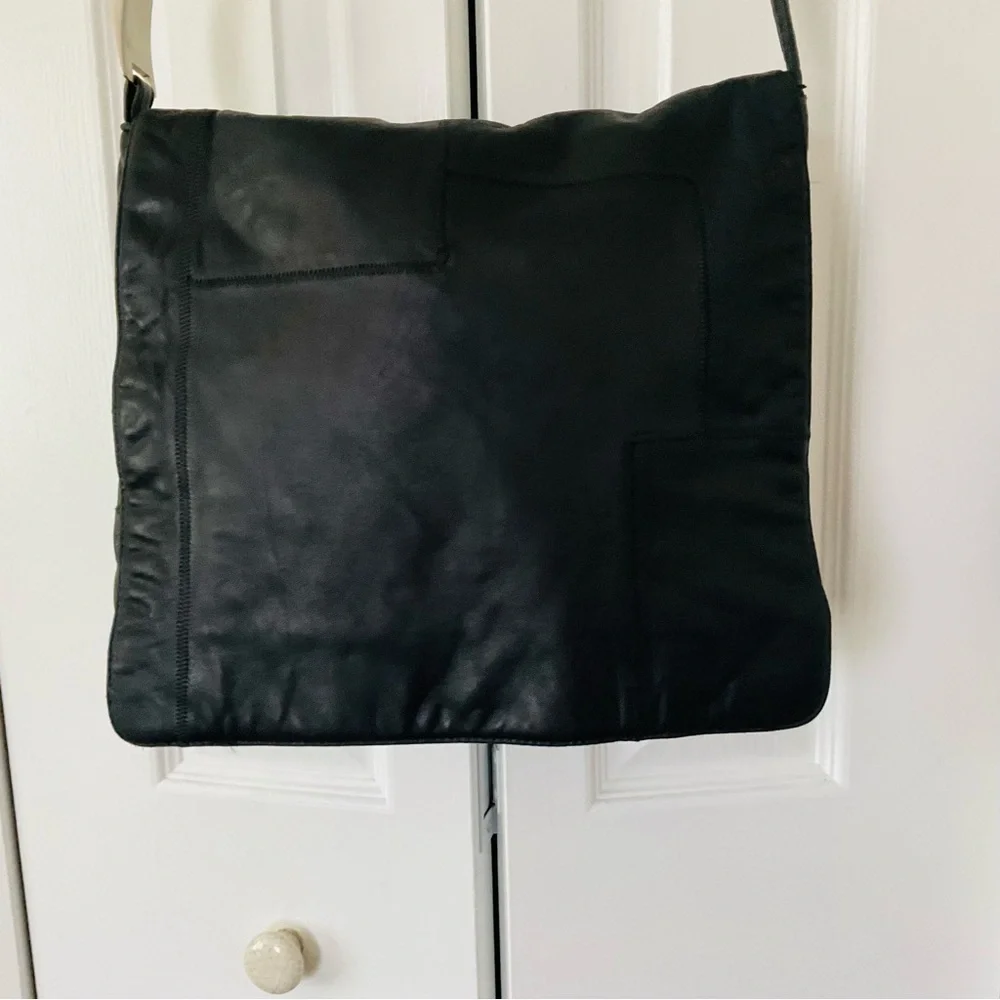 VTG SHARIF BLK Soft Buttery Leather Crossbody Book/PurseMetal&Rosewood Accents
